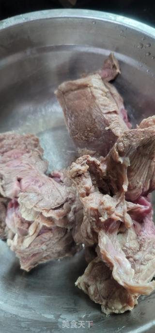 椰汁焖牛腩土豆的做法步骤：3