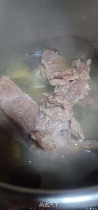 椰汁焖牛腩土豆的做法步骤：5