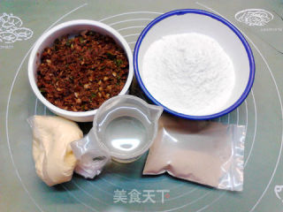 笋干腊肉玉米面饼的做法步骤：1