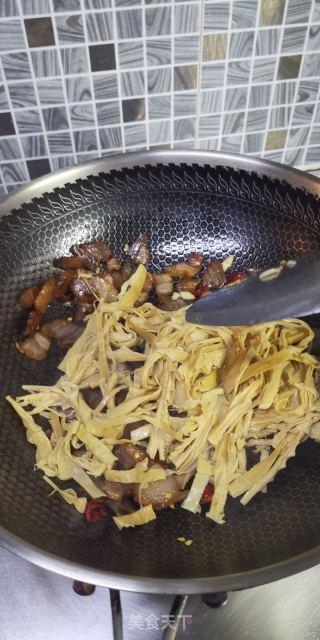 笋干炒腊肉的做法步骤：4
