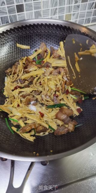 笋干炒腊肉的做法步骤：7