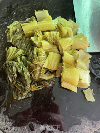 酸菜土豆排骨煲的做法步骤：2