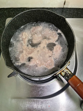 酸菜土豆排骨煲的做法步骤：4