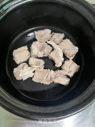 酸菜土豆排骨煲的做法步骤：5