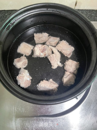 酸菜土豆排骨煲的做法步骤：7