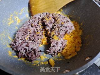 咸蛋黄炒饭的做法步骤：3