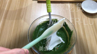 抹茶蒸蛋糕，颜色靓丽颜值高，味道清新，口感绵软。的做法步骤：9