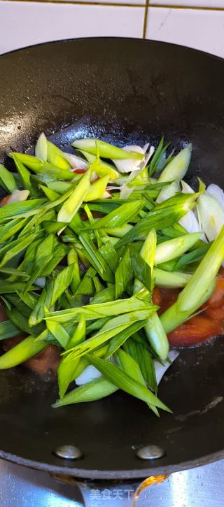 西红柿蒜苗炒鸡蛋的做法步骤：4