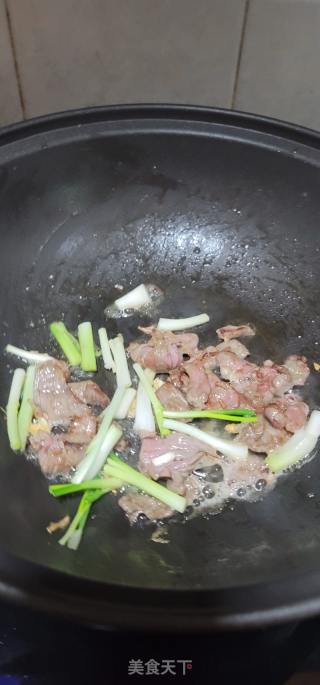 肉片鸡蛋炒米粉的做法步骤：6