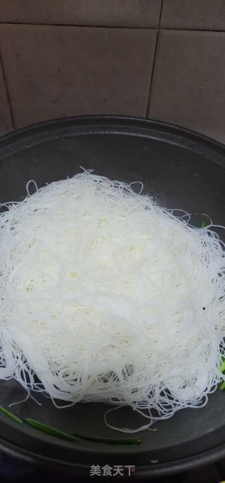 肉片鸡蛋炒米粉的做法步骤：8