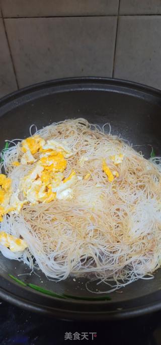 肉片鸡蛋炒米粉的做法步骤：9