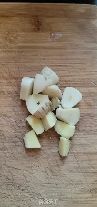 扣肉焖梅菜的做法步骤：3