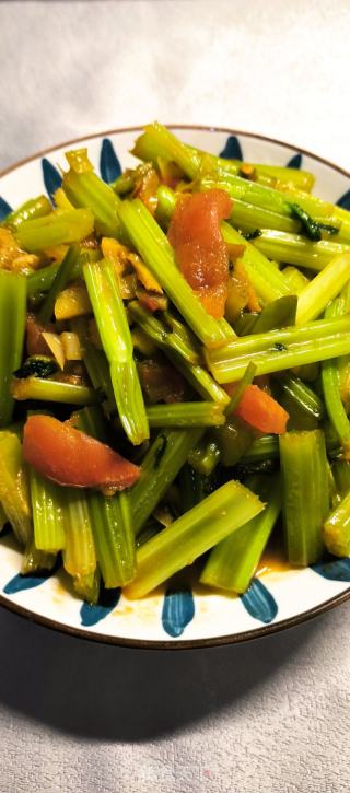 西红柿炒芹菜的做法步骤：8