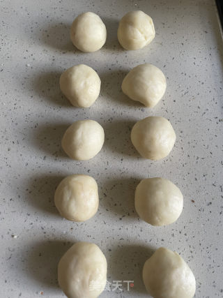 蛋黄酥的做法步骤：8