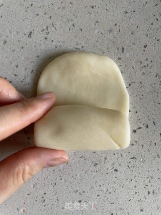 蛋黄酥的做法步骤：11