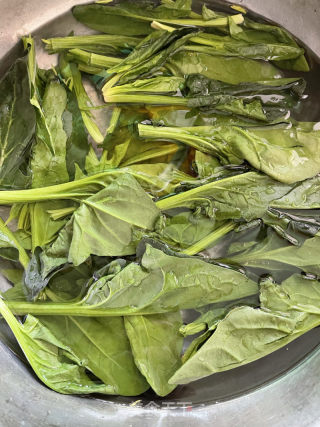 菠菜猪肝汤的做法步骤：3