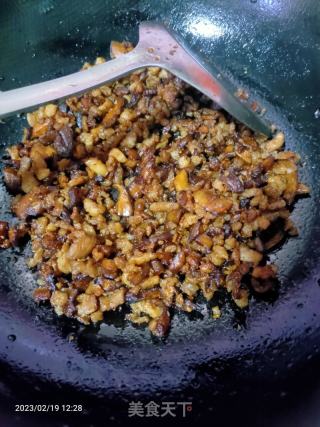 瘦肉香菇拌糯米饭的做法步骤：2