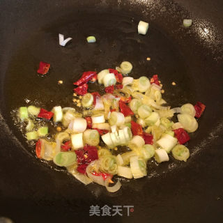 腊肉炒青椒蒜苔的做法步骤：4