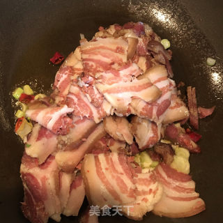 腊肉炒青椒蒜苔的做法步骤：5