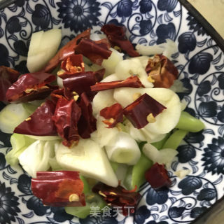 黑腐竹炒西葫芦的做法步骤：3