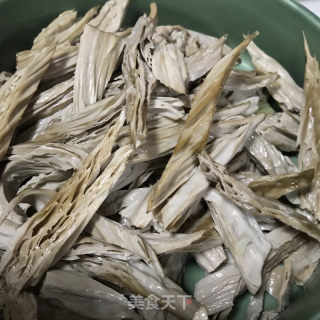黑腐竹炒西葫芦的做法步骤：4