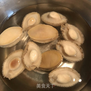 糖醋排骨炖鲍鱼的做法步骤：1
