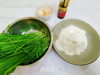 二月二龙抬头，吃春饼/韭菜鸡蛋饼的做法步骤：1