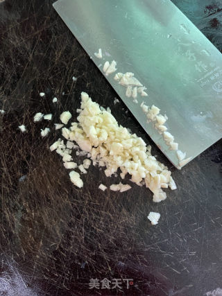 葱葱鲫鱼的做法步骤：2