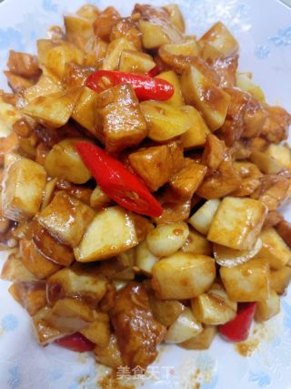 杏鲍菇炒鸡丁的做法步骤：9