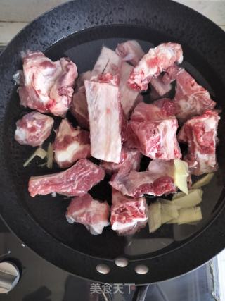 炖排骨的做法步骤：4