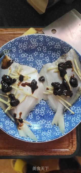 黄豆酱蒸银鲳鱼的做法步骤：3