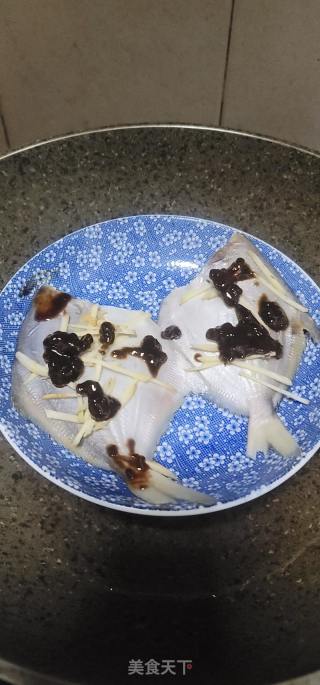 黄豆酱蒸银鲳鱼的做法步骤：5