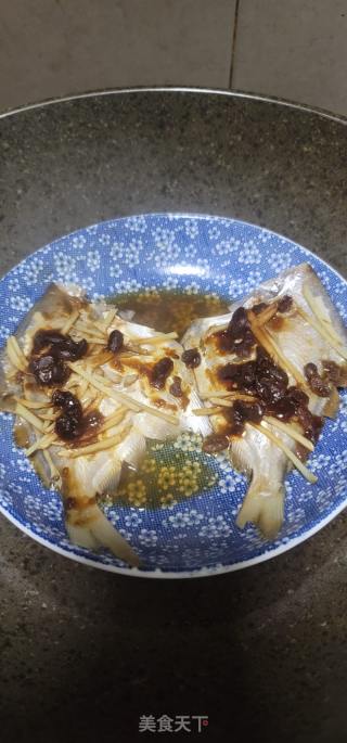 黄豆酱蒸银鲳鱼的做法步骤：6