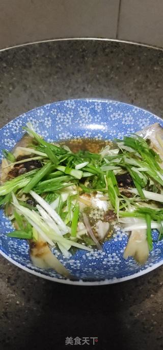黄豆酱蒸银鲳鱼的做法步骤：7