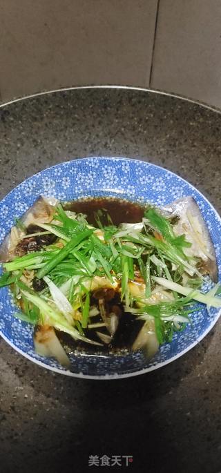 黄豆酱蒸银鲳鱼的做法步骤：8