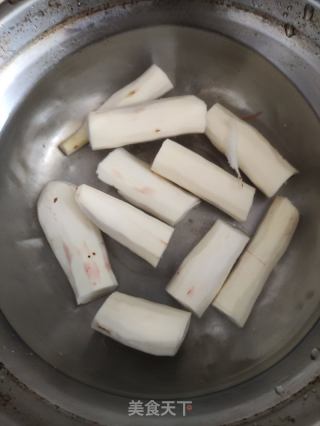 胡萝卜马蹄淮山羊肉汤的做法步骤：3