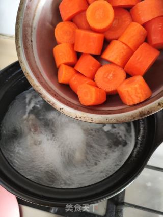 胡萝卜马蹄淮山羊肉汤的做法步骤：5