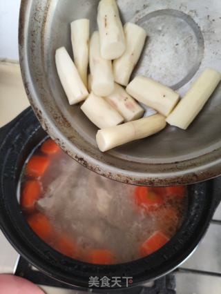 胡萝卜马蹄淮山羊肉汤的做法步骤：7