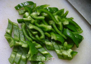 圆蛤柿子椒炒雷笋的做法步骤：3