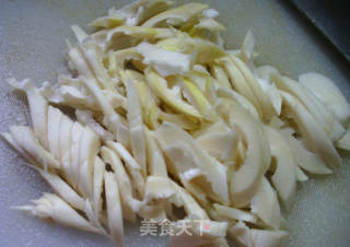 圆蛤柿子椒炒雷笋的做法步骤：5