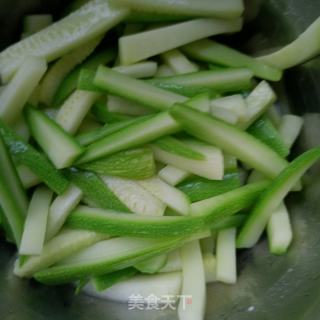 肉条炒茭瓜条的做法步骤：5