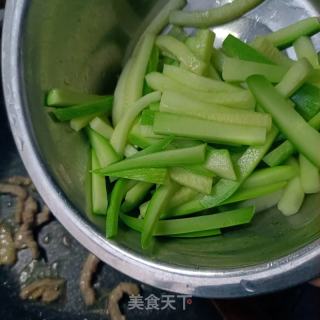 肉条炒茭瓜条的做法步骤：9