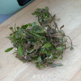 荠菜活海参滑蛋的做法步骤：2