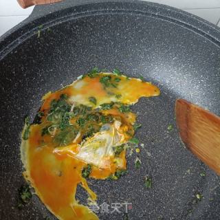 荠菜活海参滑蛋的做法步骤：7