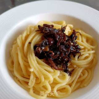 肉丝小鸡枞菌香覃拌玉米面条的做法步骤：6