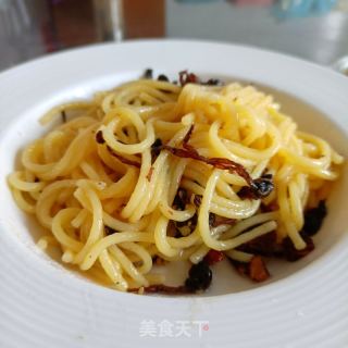 肉丝小鸡枞菌香覃拌玉米面条的做法步骤：7