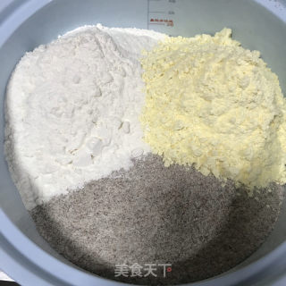三色面馒头的做法步骤：1