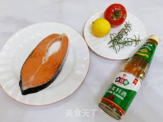 家常营养减脂快手菜/迷迭香三文鱼的做法步骤：1