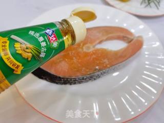 家常营养减脂快手菜/迷迭香三文鱼的做法步骤：2