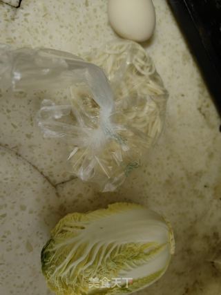 鸡蛋面的做法步骤：1